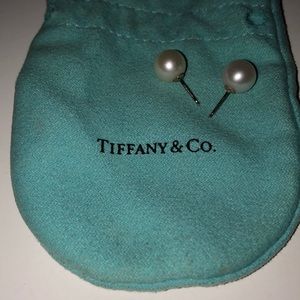 Tiffany’s pearl earrings